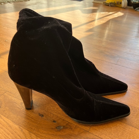 Vintage BCBG Black Velvet Boots with Dark Silver Heel size 7.5 - Picture 3 of 9